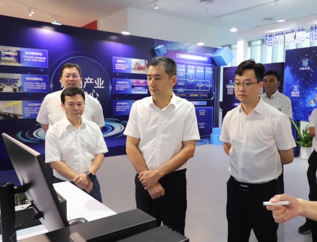 自治区人民当局副秘书长，自治区大数据发展局党组书记、局长赵志刚一行调研集团888集团